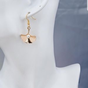 Gold Ginko Leaf Earrings NWOT